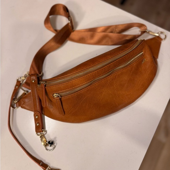 Ruby + Rae Crossbody Camera Bag - Picture 1 of 5
